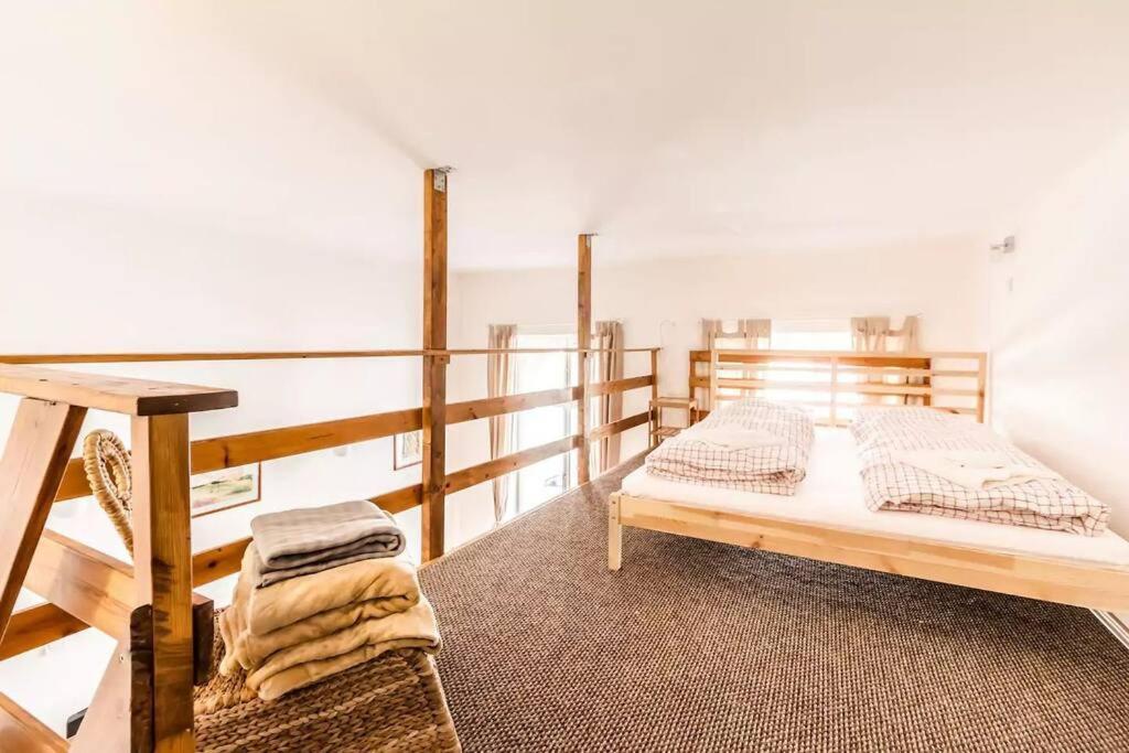 Apartment Spacious Lofted Place Next To The Pub District